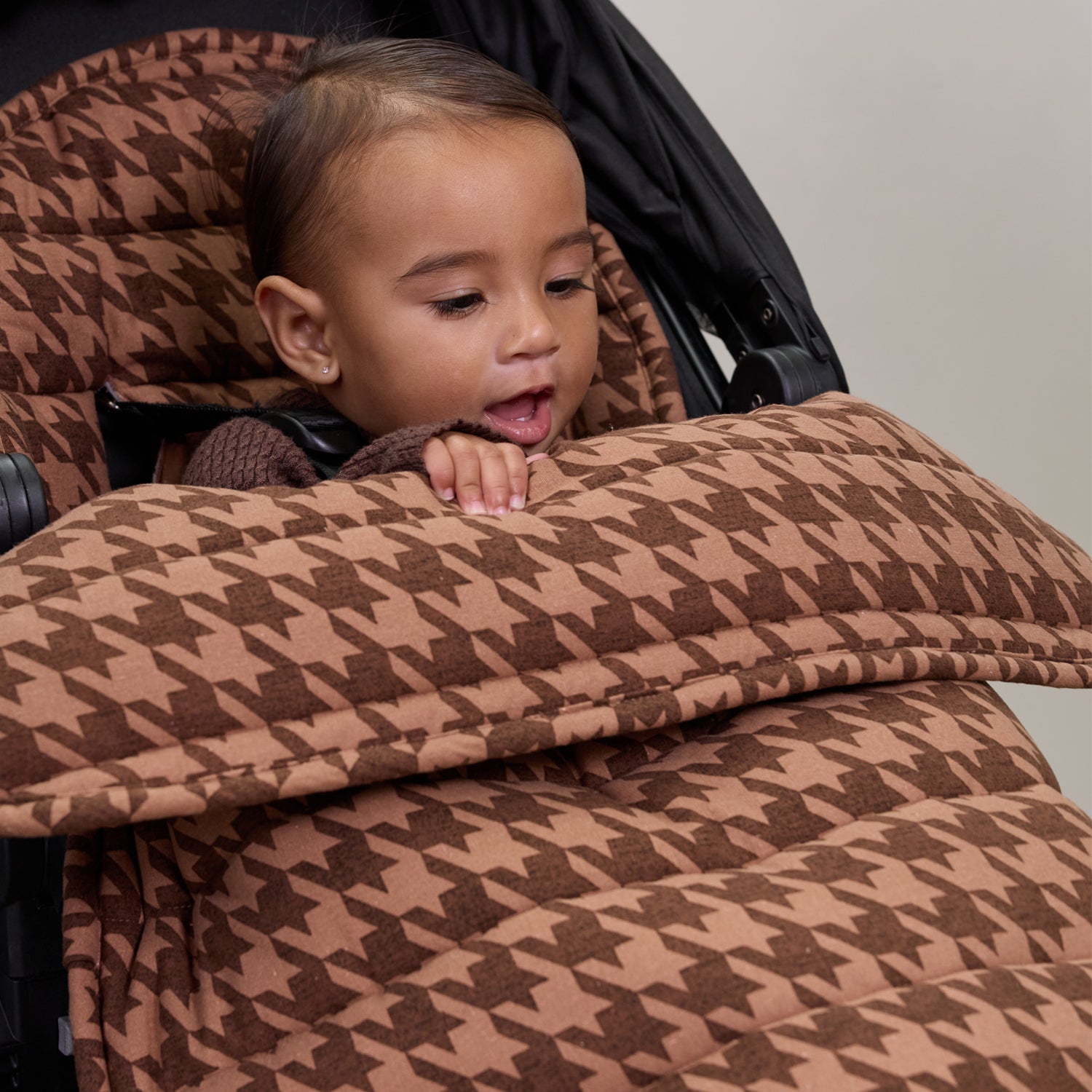 Cocoa Houndstooth Linen Pram Cosy